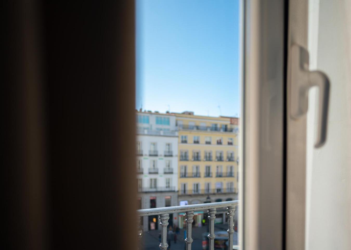 Fortinn Puerta Del Sol Madrid Exteriör bild
